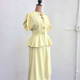 1940 pale yellow peplum blouse + skirt set, size xs